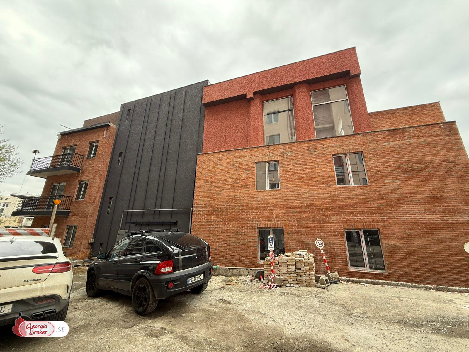 იყიდება ახალი აშენებული 4 ოთახიანი ბინა